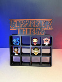 Kinder Joy Stranger Things Präsentationsständer mit 12 Fächern | Kompakter Organizer