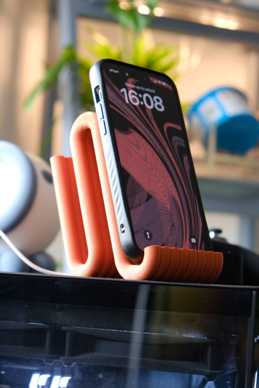 WibbleDock – Sculptural MagSafe Stand