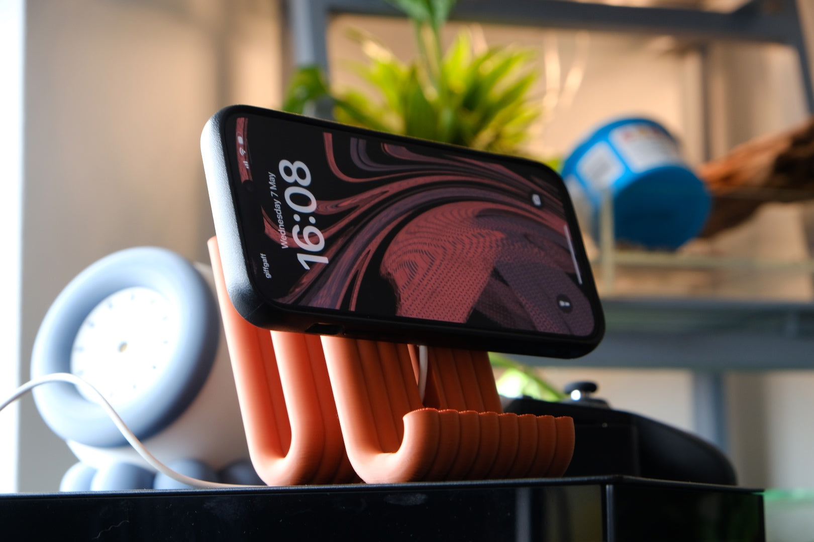 WibbleDock – Sculptural MagSafe Stand