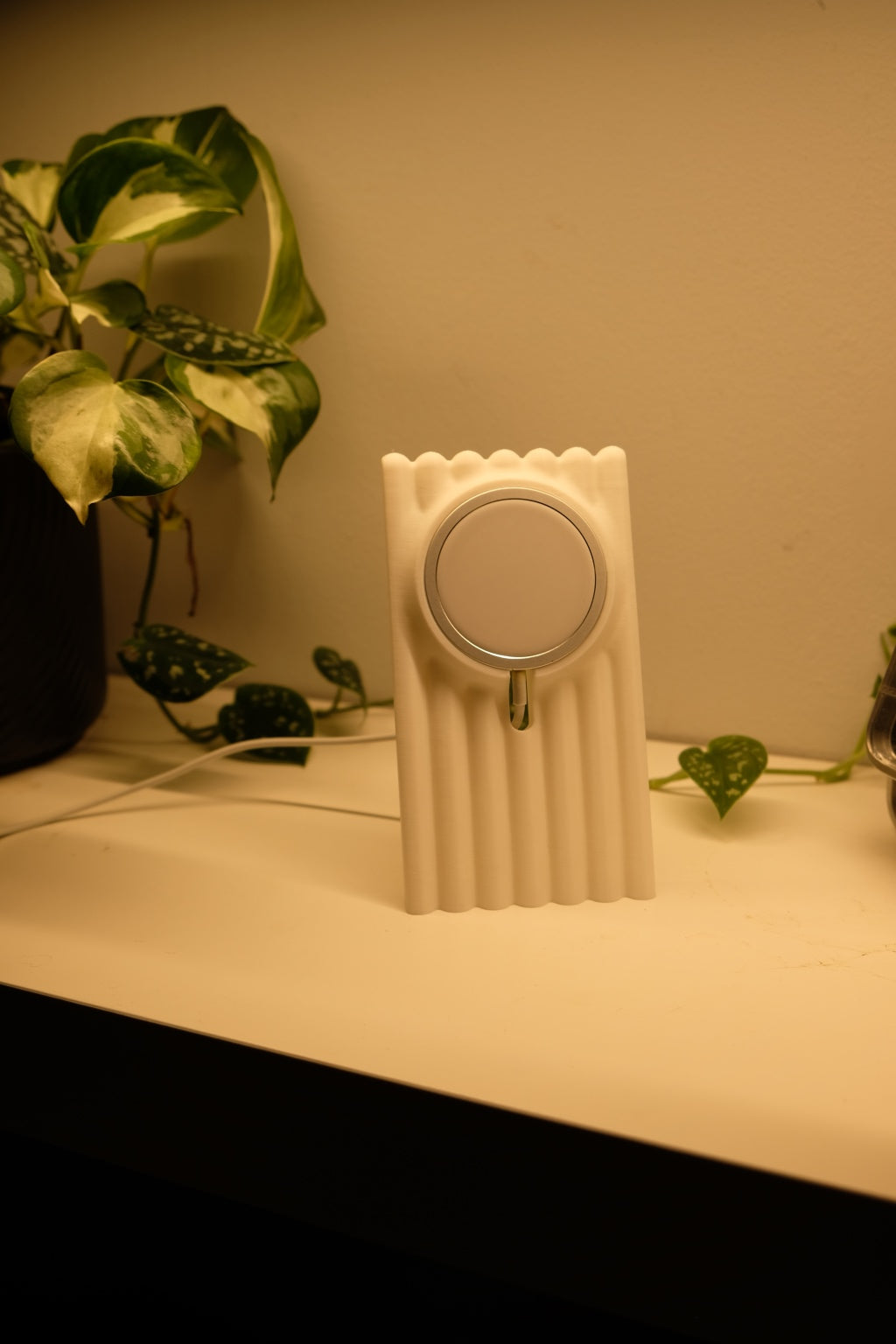 TiltDock – Minimal MagSafe Stand