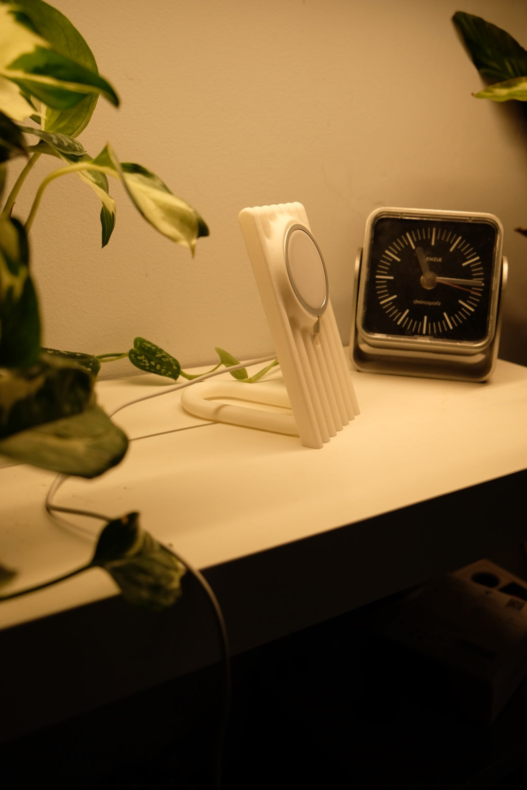 TiltDock – Minimal MagSafe Stand