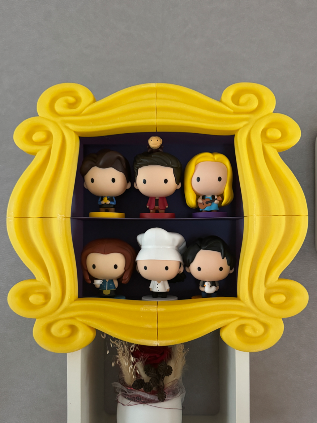 FRIENDS Iconic Yellow Frame Display – for McDonald’s Figures