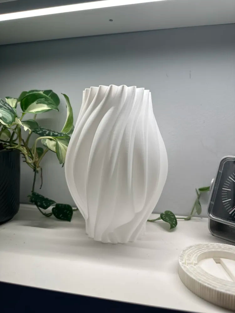 Modern organic quick print vase view 2