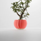 Sculptural ribbed indoor planter – product view 2