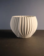 Sculptural ribbed indoor planter – product view 3