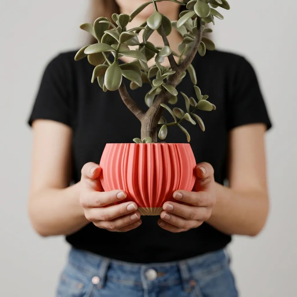 Sculptural ribbed indoor planter – product view 7